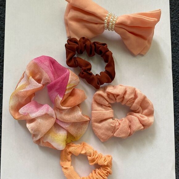 Set of 5 Hair Accessories - 1 Clip, 4 Scrunchies - Picture 1 of 4